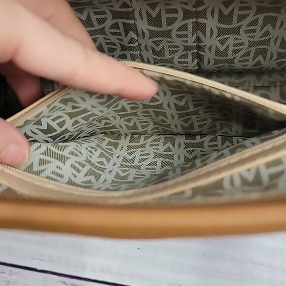 Marc Fisher Black Tan Perforated Vegan Leather Double Handle Handbag Purse - Picture 13 of 16